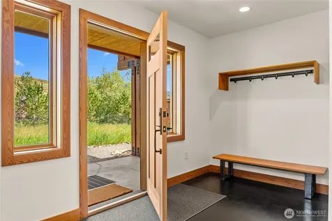 14 Wright Road Winthrop WA 98862