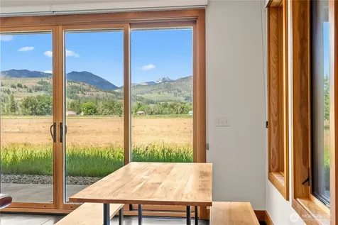 14 Wright Road Winthrop WA 98862