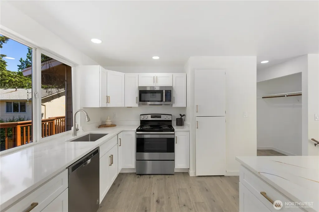 13712 SE 233rd Street Kent WA 98042