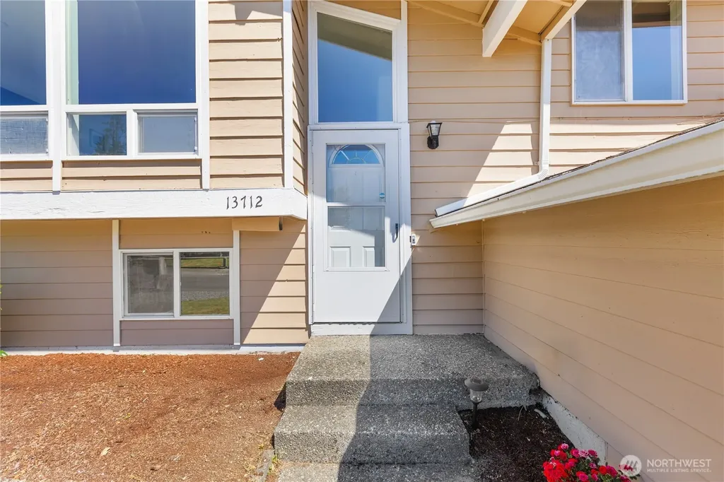 13712 SE 233rd Street Kent WA 98042