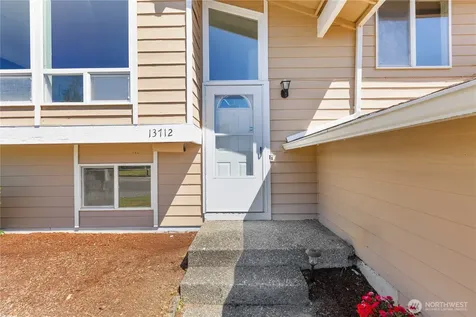13712 SE 233rd Street Kent WA 98042