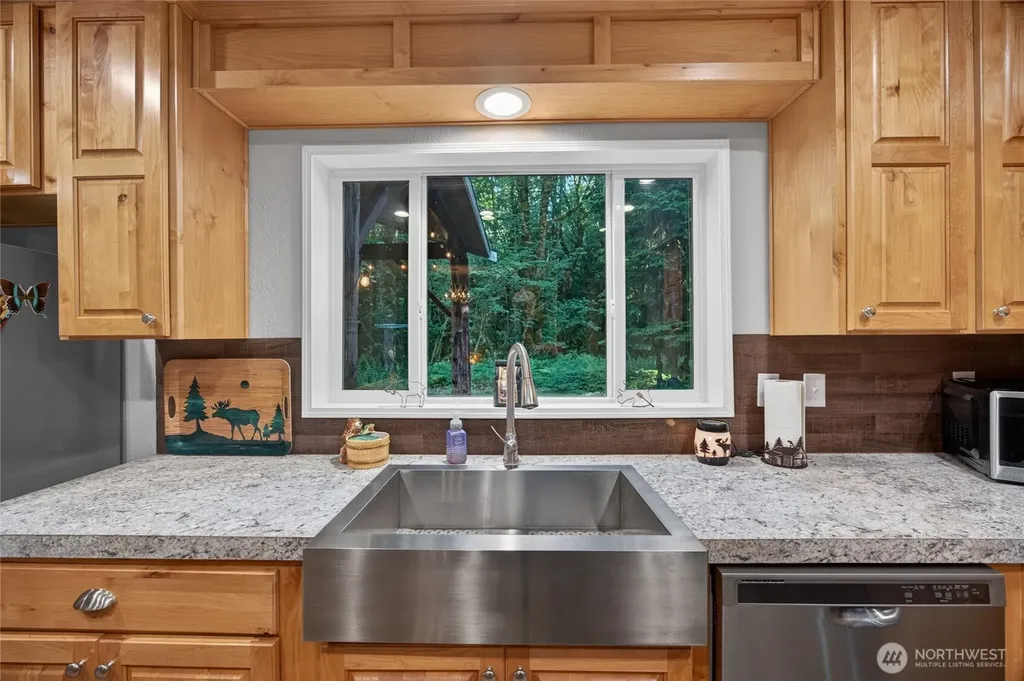 128 Riverview Drive Packwood WA 98361