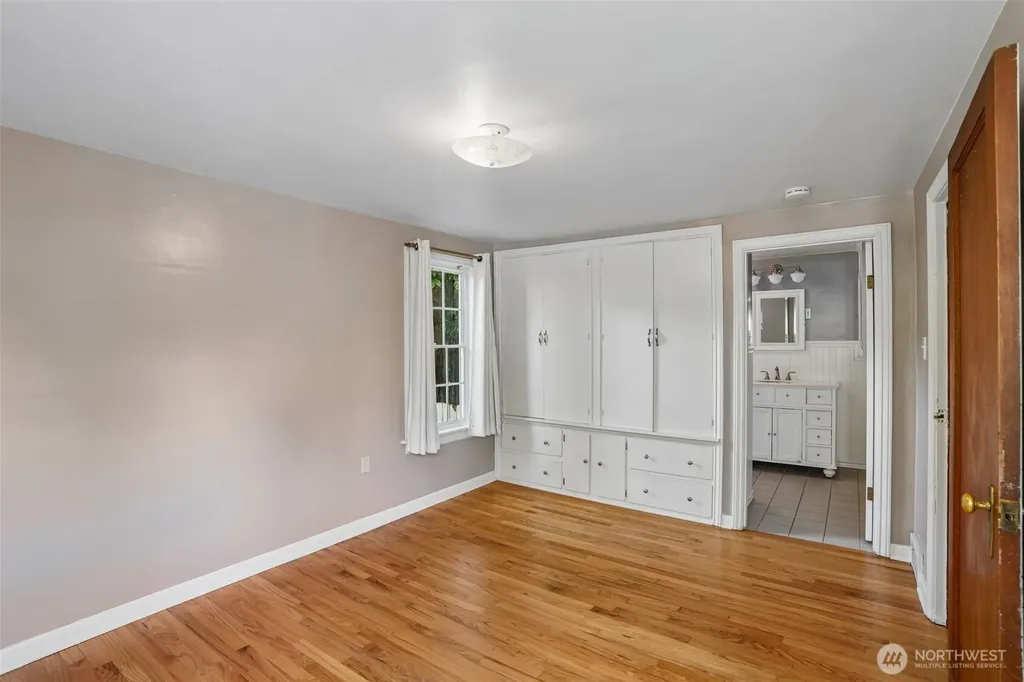 739 N 165th Street Shoreline WA 98133