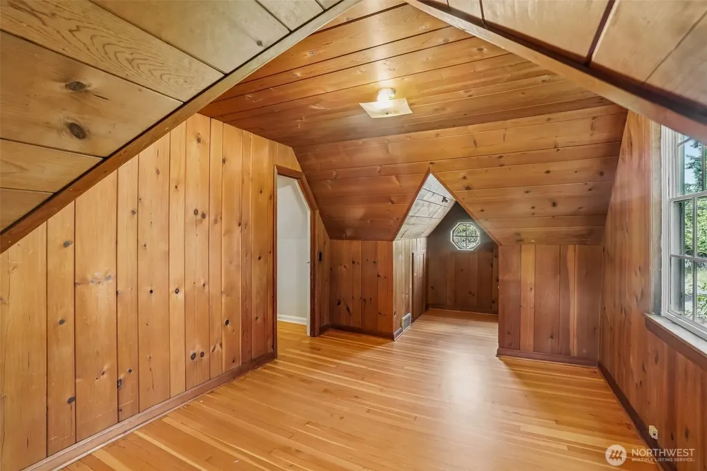 739 N 165th Street Shoreline WA 98133