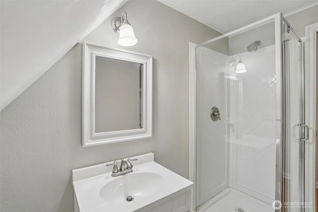 739 N 165th Street Shoreline WA 98133