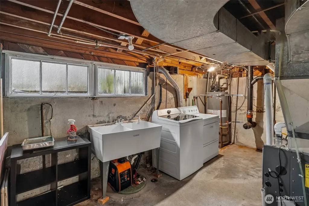 739 N 165th Street Shoreline WA 98133