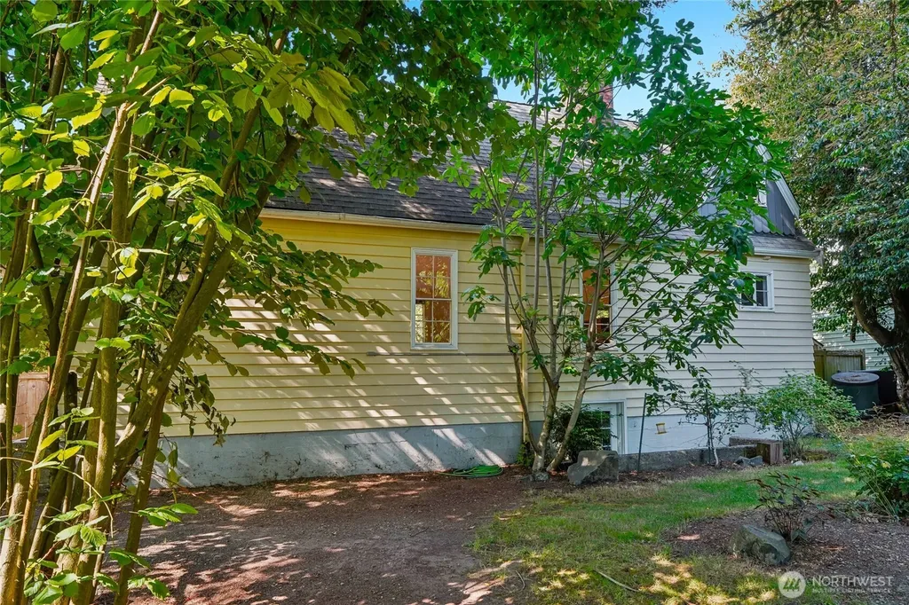 739 N 165th Street Shoreline WA 98133