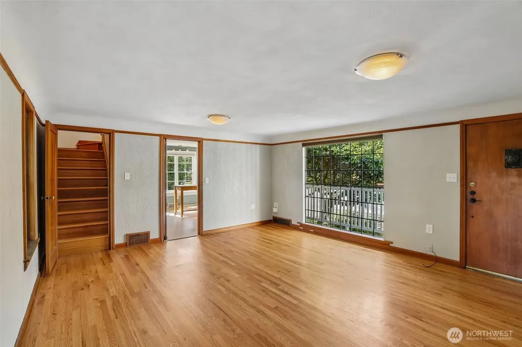 739 N 165th Street Shoreline WA 98133