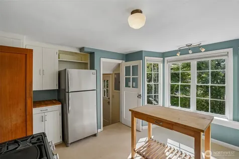 739 N 165th Street Shoreline WA 98133