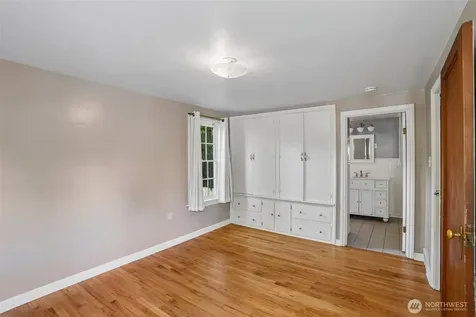 739 N 165th Street Shoreline WA 98133