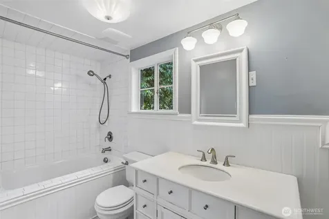 739 N 165th Street Shoreline WA 98133