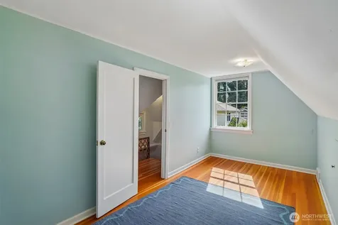 739 N 165th Street Shoreline WA 98133