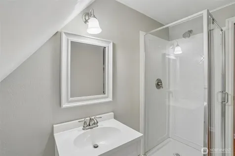 739 N 165th Street Shoreline WA 98133