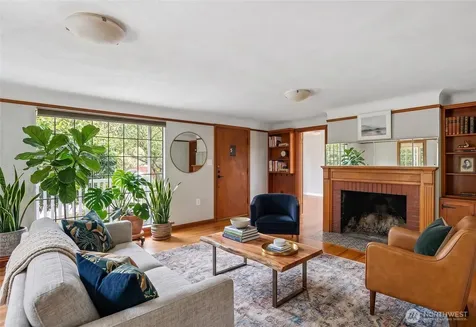 739 N 165th Street Shoreline WA 98133