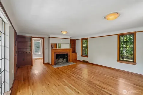 739 N 165th Street Shoreline WA 98133
