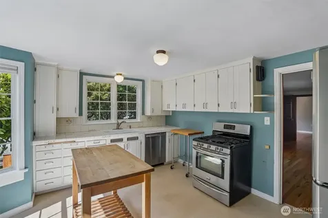 739 N 165th Street Shoreline WA 98133