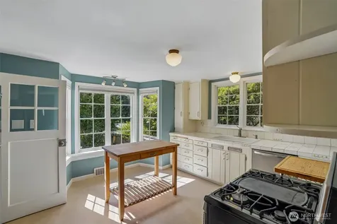 739 N 165th Street Shoreline WA 98133