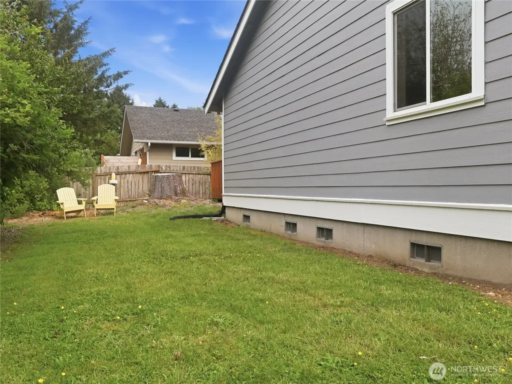 165 N Narwhal Loop NW Ocean Shores WA 98569