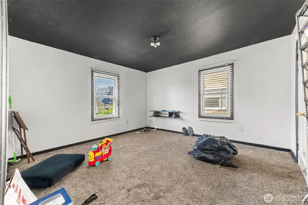 422 W 3rd Street Aberdeen WA 98520