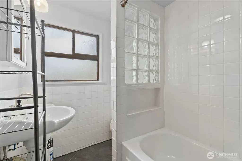 8724 16th Avenue SW Seattle WA 98106