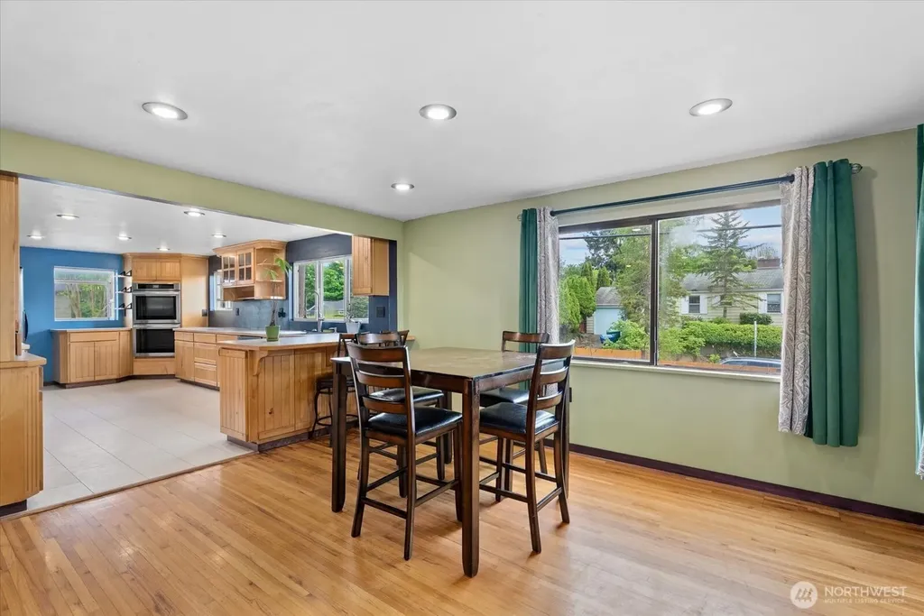 8724 16th Avenue SW Seattle WA 98106