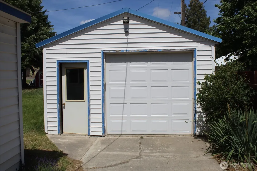 250 W May Avenue Washtucna WA 99371