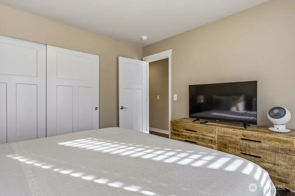 33852 56th Place S Auburn WA 98001