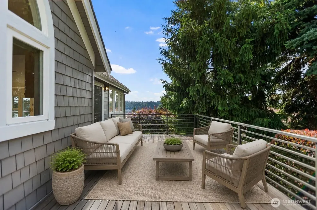 1642 204th Avenue NE Sammamish WA 98074