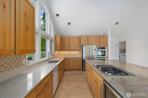 1642 204th Avenue NE Sammamish WA 98074
