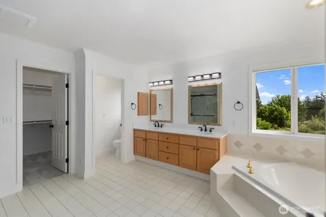1642 204th Avenue NE Sammamish WA 98074