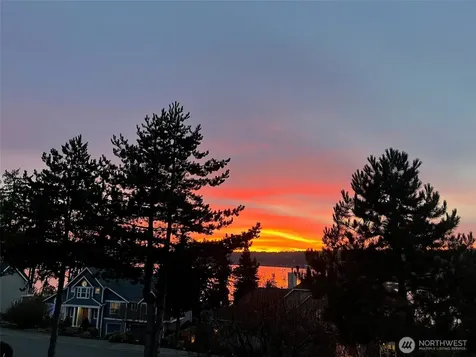 1642 204th Avenue NE Sammamish WA 98074