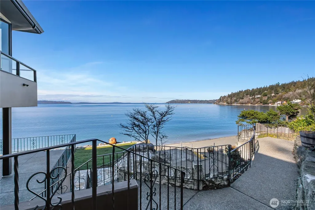 16331 Maplewild Avenue SW Burien WA 98166