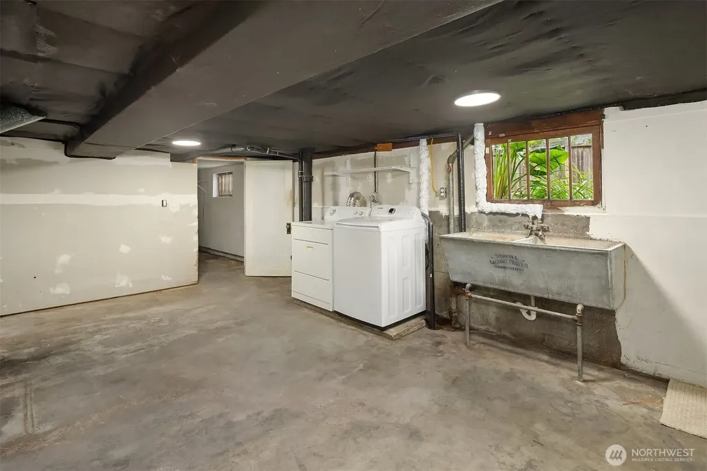 2001 Rainier Avenue Everett WA 98201
