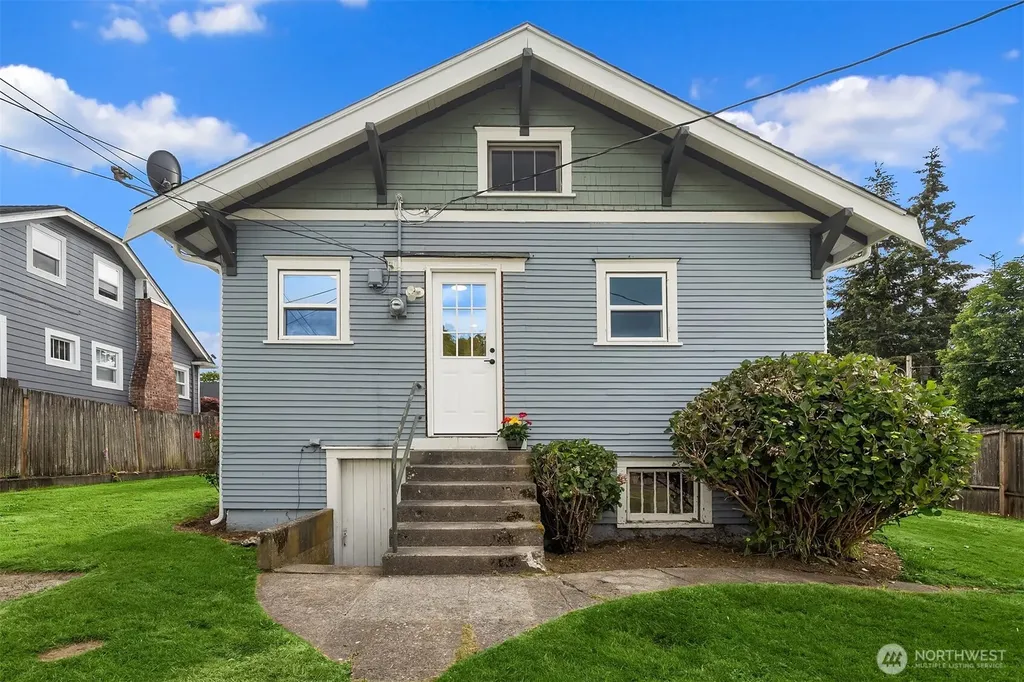2001 Rainier Avenue Everett WA 98201
