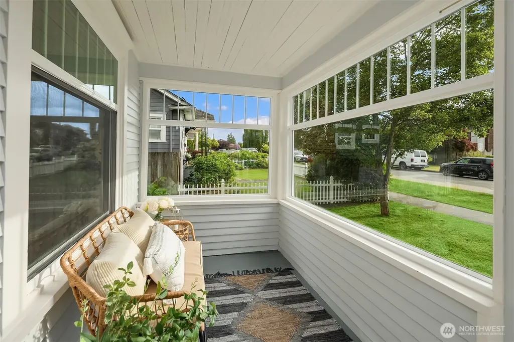 2001 Rainier Avenue Everett WA 98201