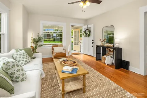 2001 Rainier Avenue Everett WA 98201