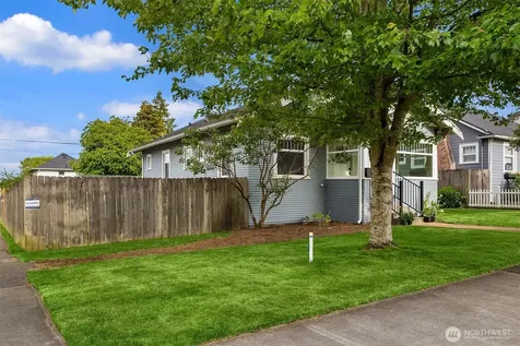 2001 Rainier Avenue Everett WA 98201