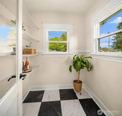 2001 Rainier Avenue Everett WA 98201