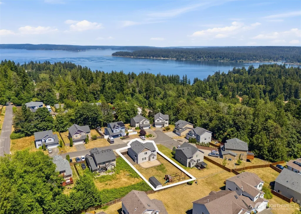 3231 NE Louann Court Bremerton WA 98311