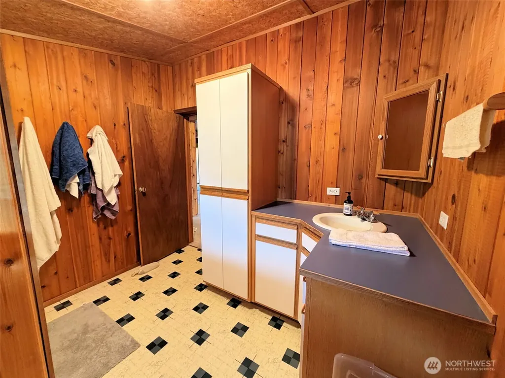 41238 Sterling Valley Road N Lincoln WA 99147