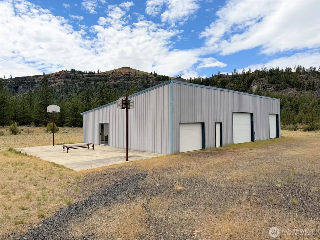 41238 Sterling Valley Road N Lincoln WA 99147