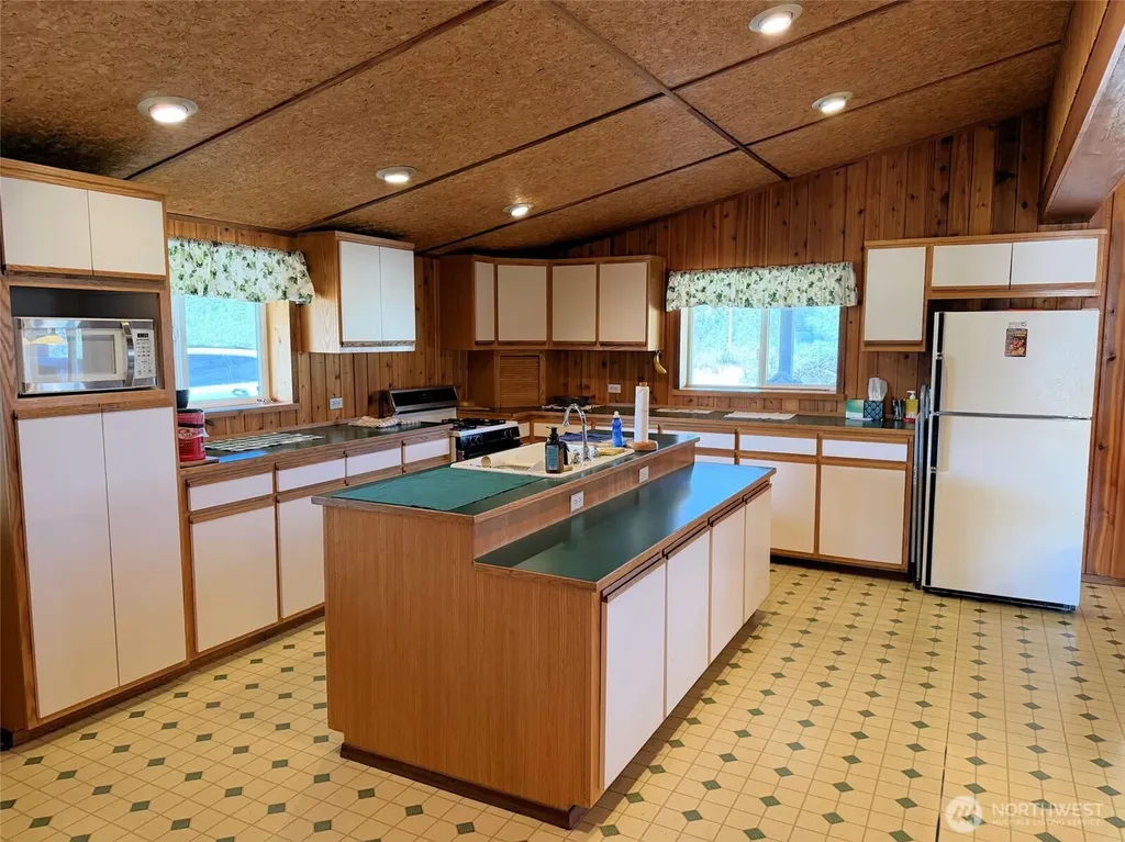 41238 Sterling Valley Road N Lincoln WA 99147