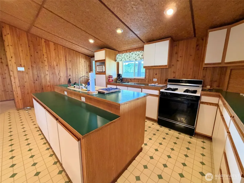 41238 Sterling Valley Road N Lincoln WA 99147