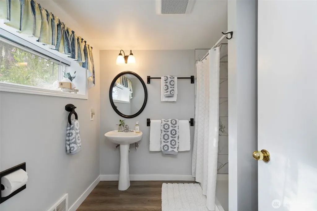 17164 Lemolo Shore Drive NE Poulsbo WA 98370