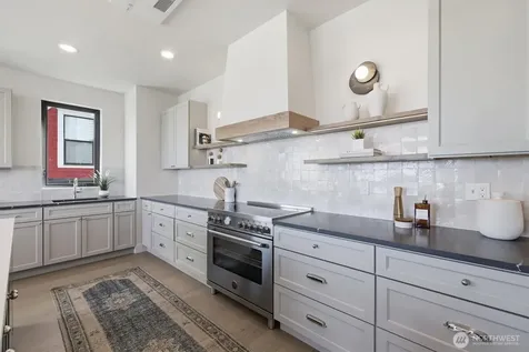909 32nd Avenue S Seattle WA 98144