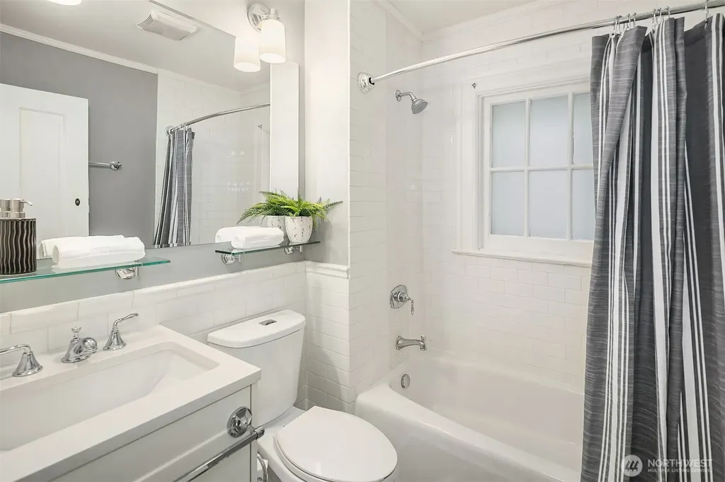 4422 Montana Circle W Seattle WA 98199