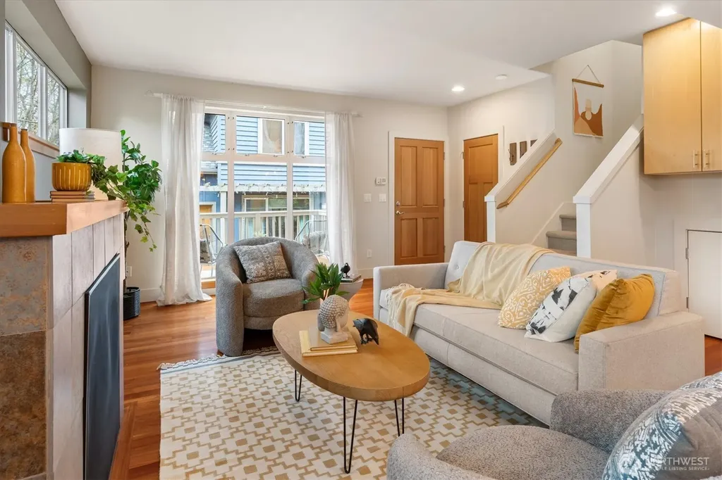 2363 S Mcclellan Street Seattle WA 98144