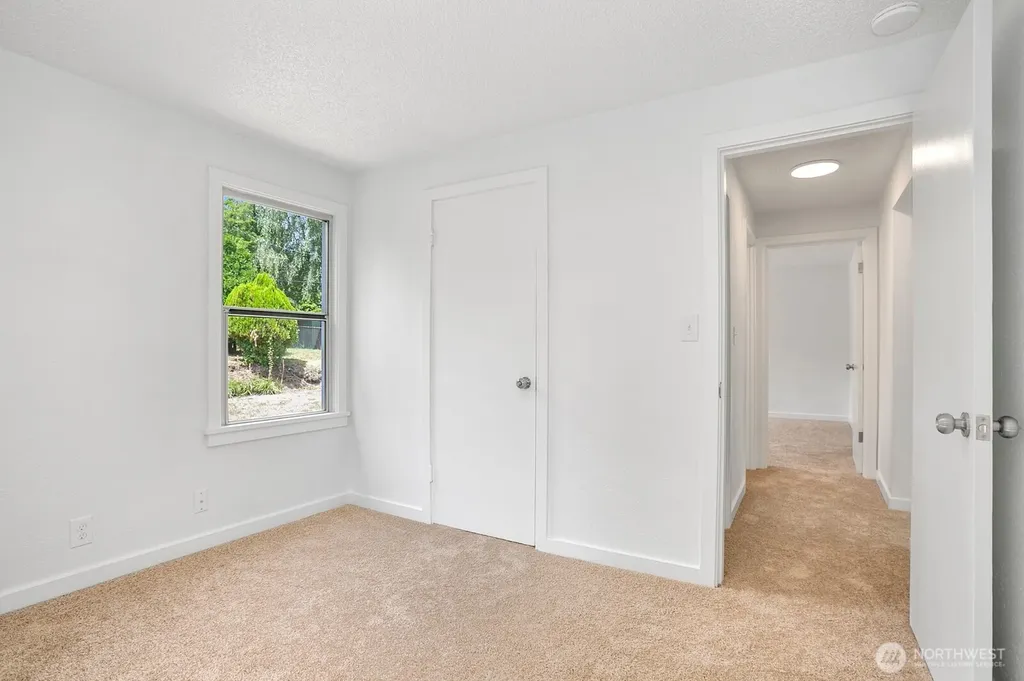 15513 8th Avenue NE Shoreline WA 98155