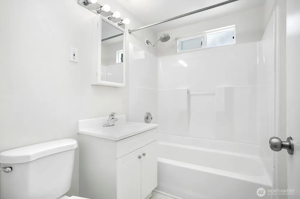 15513 8th Avenue NE Shoreline WA 98155