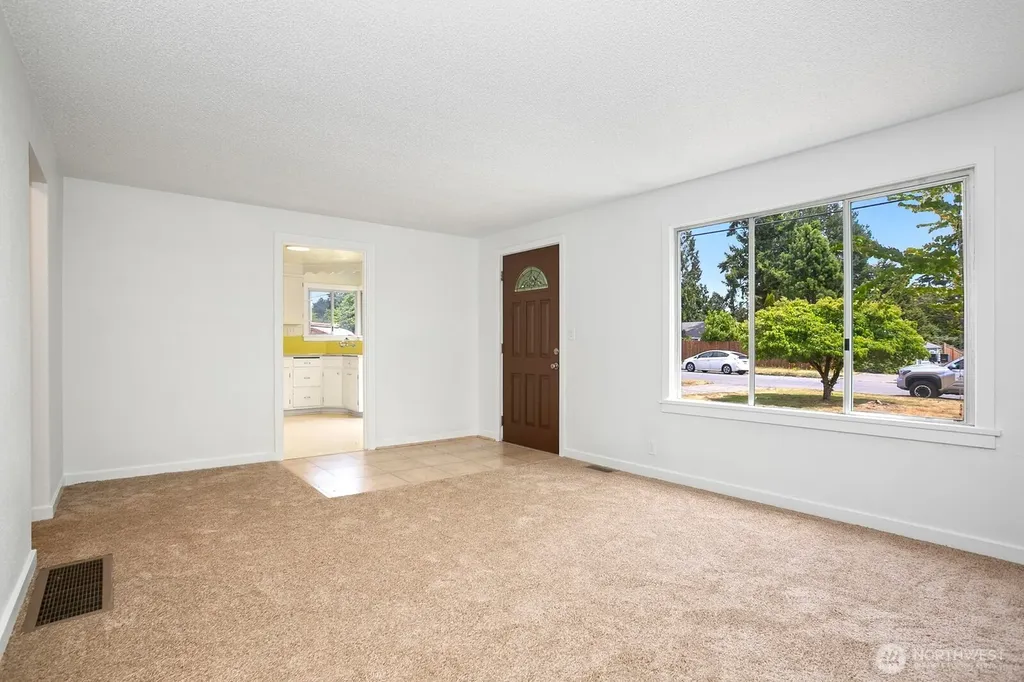 15513 8th Avenue NE Shoreline WA 98155